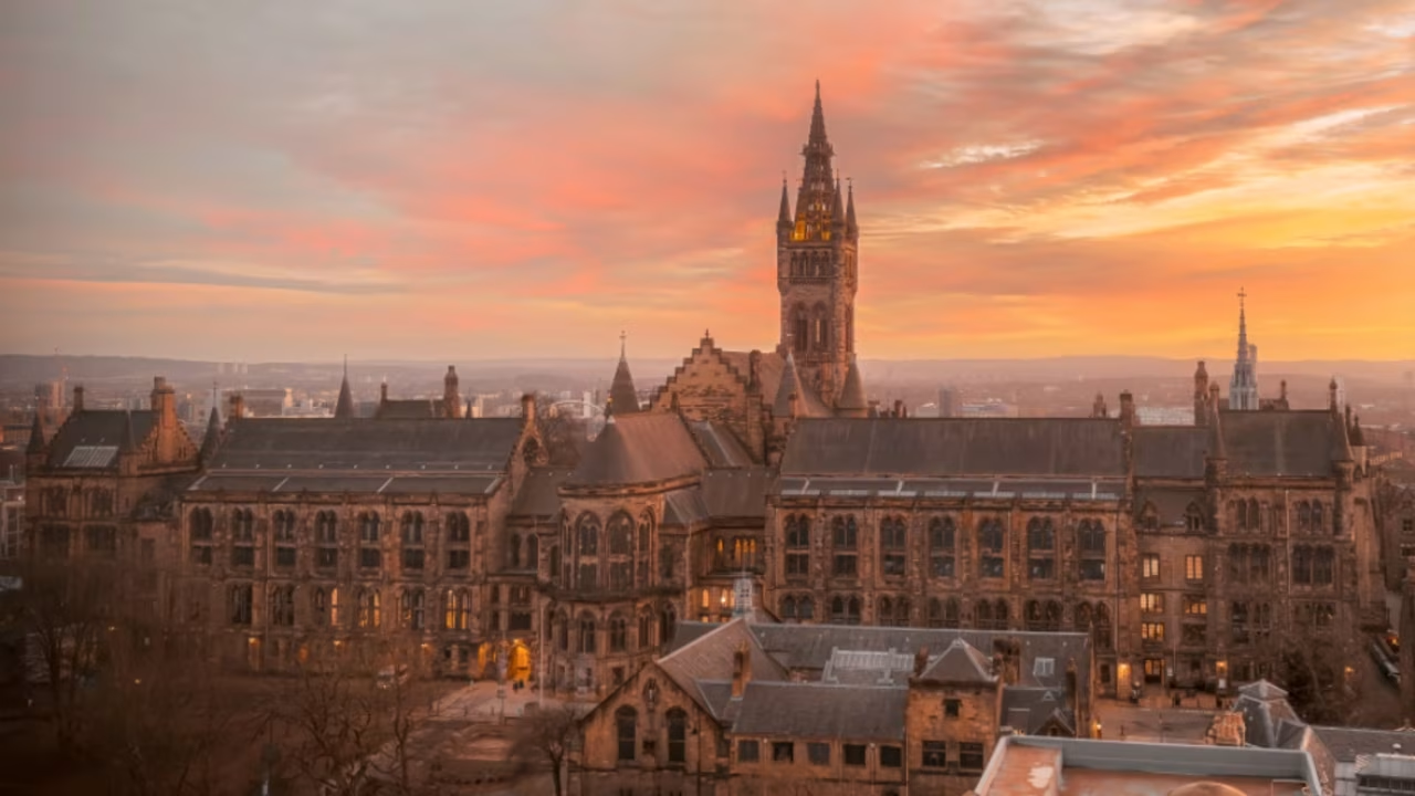 University of Glasgow campus, home of the Healthy Working Lives Group (HWLG) delivering occupational health and occupational medicine education.
The University of Glasgow campus, where the Healthy Working Lives Group (HWLG) is based. HWLG delivers occupational health research, the Diploma in Occupational Medicine, the Diploma in Health Practice, and clinically led professional training.